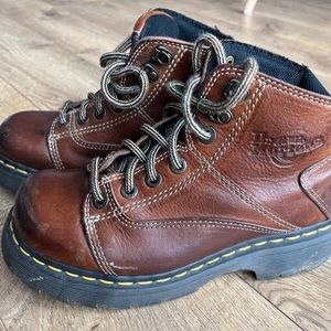 Super cute chunky sole leather doc marten boots